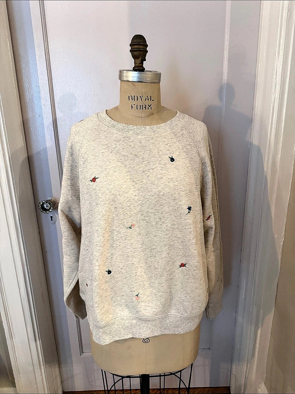 NWOT Old Navy Graphic embroidered floral Sweatshirt